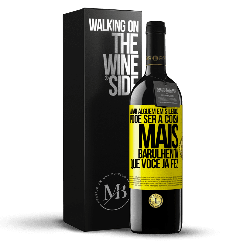 39,95 € Envio grátis | Vinho tinto Edição RED MBE Reserva Amar alguém em silêncio pode ser a coisa mais barulhenta que você já fez Etiqueta Amarela. Etiqueta personalizável Reserva 12 Meses Colheita 2016 Tempranillo