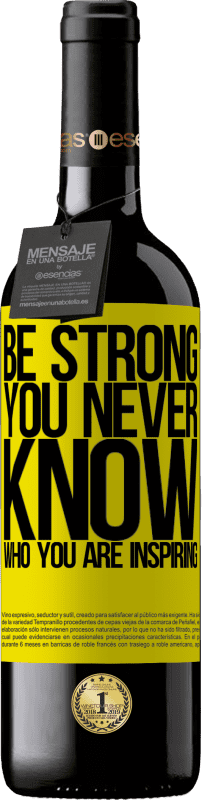 39,95 € Envoi gratuit | Vin rouge Édition RED MBE Réserve Be strong. You never know who you are inspiring Étiquette Jaune. Étiquette personnalisable Réserve 12 Mois Récolte 2015 Tempranillo