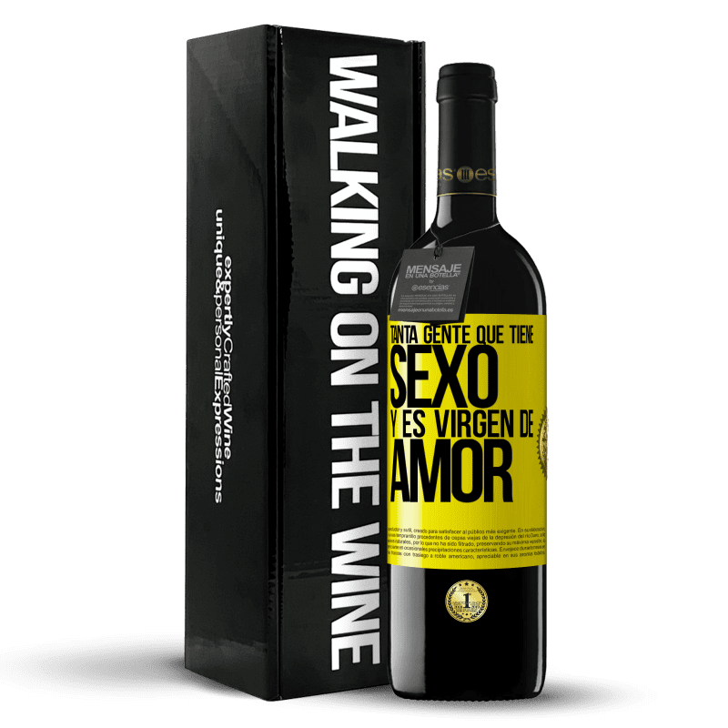 39,95 € Envío gratis | Vino Tinto Edición RED MBE Reserva Tanta gente que tiene sexo y es virgen de amor Etiqueta Amarilla. Etiqueta personalizable Reserva 12 Meses Cosecha 2016 Tempranillo