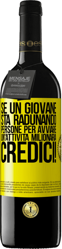 39,95 € Spedizione Gratuita | Vino rosso Edizione RED MBE Riserva Se un giovane sta radunando persone per avviare un'attività milionaria, credici! Etichetta Gialla. Etichetta personalizzabile Riserva 12 Mesi Raccogliere 2014 Tempranillo