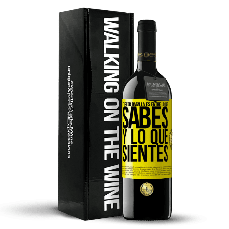 39,95 € Envío gratis | Vino Tinto Edición RED MBE Reserva Tu peor batalla es entre lo que sabes y lo que sientes Etiqueta Amarilla. Etiqueta personalizable Reserva 12 Meses Cosecha 2015 Tempranillo