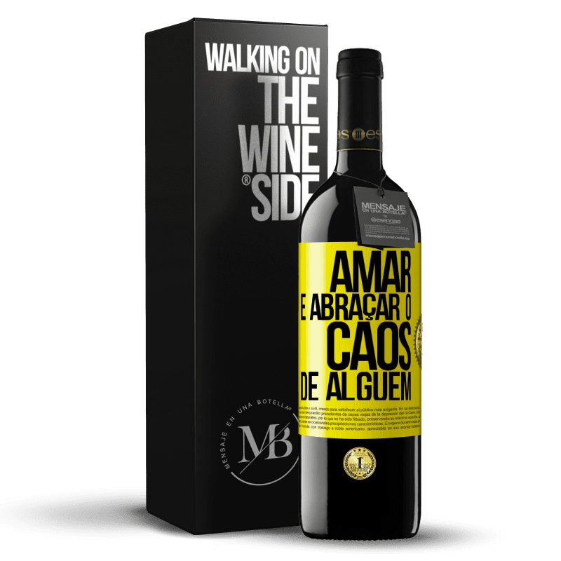 39,95 € Envio grátis | Vinho tinto Edição RED MBE Reserva Amar é abraçar o caos de alguém Etiqueta Amarela. Etiqueta personalizável Reserva 12 Meses Colheita 2015 Tempranillo