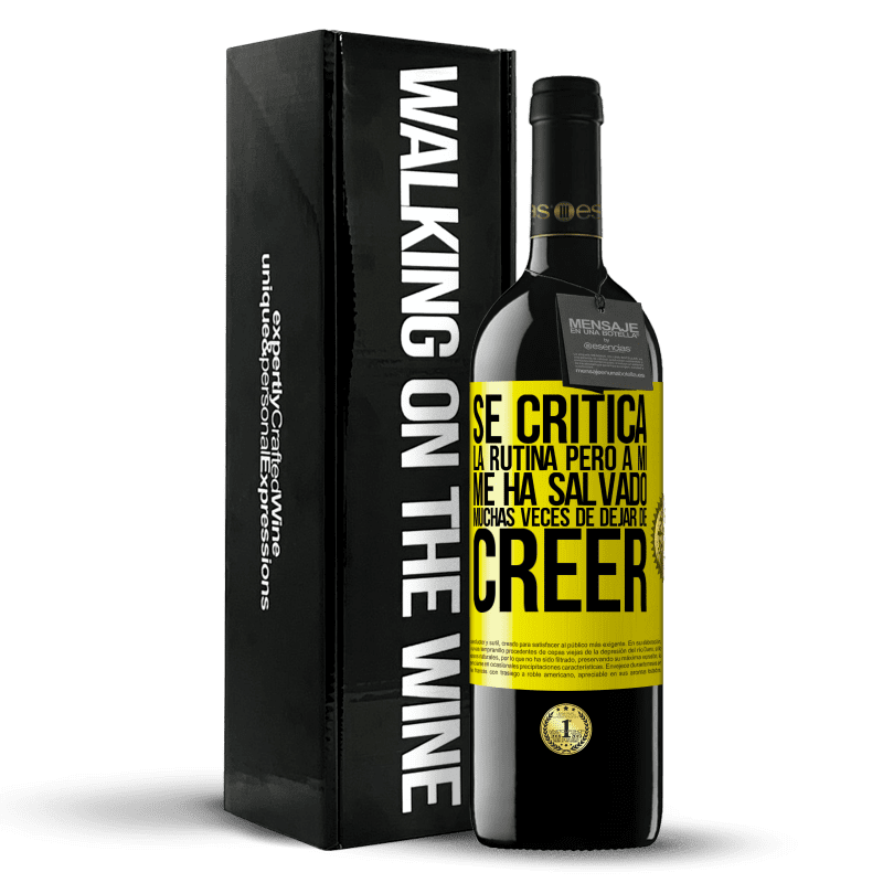 39,95 € Envío gratis | Vino Tinto Edición RED MBE Reserva Se critica la rutina, pero a mí me ha salvado muchas veces de dejar de creer Etiqueta Amarilla. Etiqueta personalizable Reserva 12 Meses Cosecha 2014 Tempranillo