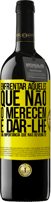 39,95 € Envio grátis | Vinho tinto Edição RED MBE Reserva Enfrentar aqueles que não o merecem é dar-lhe uma importância que não deveria ter Etiqueta Amarela. Etiqueta personalizável Reserva 12 Meses Colheita 2016 Tempranillo