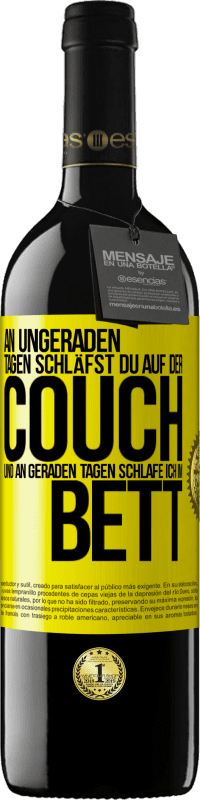 39,95 € | Rotwein RED Ausgabe MBE Reserve An ungeraden Tagen schläfst du auf der Couch und an geraden Tagen schlafe ich im Bett. Gelbes Etikett. Anpassbares Etikett Reserve 12 Monate Ernte 2015 Tempranillo