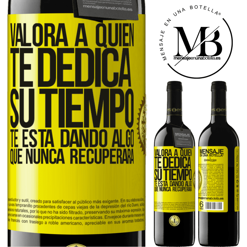 39,95 € Envío gratis | Vino Tinto Edición RED MBE Reserva Valora a quien te dedica su tiempo. Te está dando algo que nunca recuperará Etiqueta Amarilla. Etiqueta personalizable Reserva 12 Meses Cosecha 2016 Tempranillo