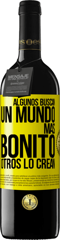 39,95 € Envío gratis | Vino Tinto Edición RED MBE Reserva Algunos buscan un mundo más bonito, otros lo crean Etiqueta Amarilla. Etiqueta personalizable Reserva 12 Meses Cosecha 2016 Tempranillo