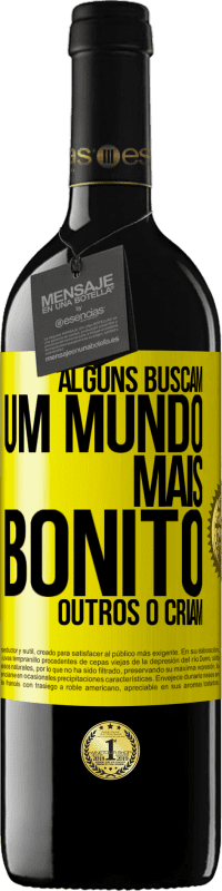 39,95 € Envio grátis | Vinho tinto Edição RED MBE Reserva Alguns buscam um mundo mais bonito, outros o criam Etiqueta Amarela. Etiqueta personalizável Reserva 12 Meses Colheita 2016 Tempranillo