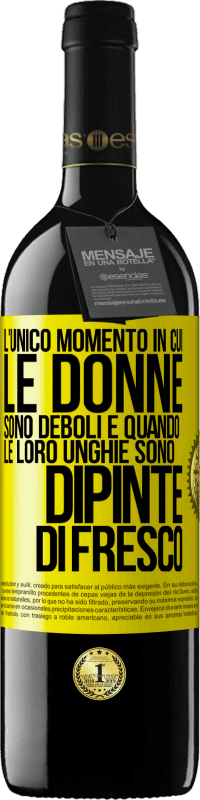 39,95 € Spedizione Gratuita | Vino rosso Edizione RED MBE Riserva L'unico momento in cui le donne sono deboli è quando le loro unghie sono dipinte di fresco Etichetta Gialla. Etichetta personalizzabile Riserva 12 Mesi Raccogliere 2014 Tempranillo