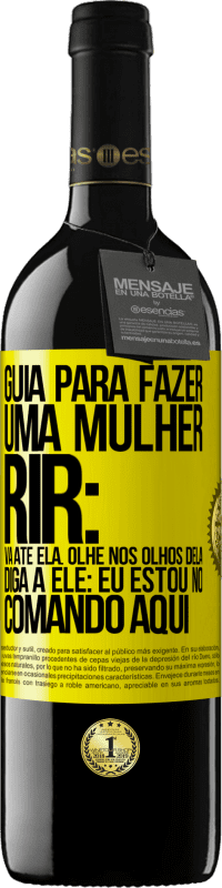 Envio grátis | Vinho tinto Edição RED MBE Reserva Guia para fazer uma mulher rir: Vá até ela. Olhe nos olhos dela. Diga a ele: eu estou no comando aqui Etiqueta Amarela. Etiqueta personalizável Reserva 12 Meses Colheita 2014 Tempranillo