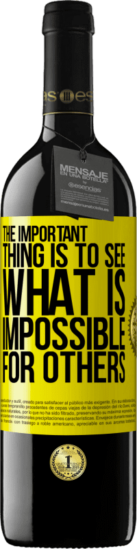 39,95 € 免费送货 | 红酒 RED版 MBE 预订 重要的是要看到别人无法做到的事情 黄色标签. 可自定义的标签 预订 12 个月 收成 2016 Tempranillo