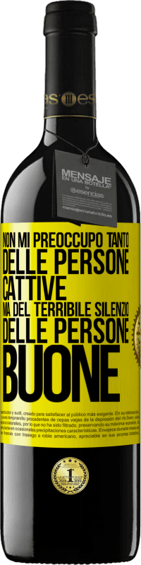 39,95 € | Vino rosso Edizione RED MBE Riserva Non mi preoccupo tanto delle persone cattive, ma del terribile silenzio delle persone buone Etichetta Gialla. Etichetta personalizzabile Riserva 12 Mesi Raccogliere 2014 Tempranillo