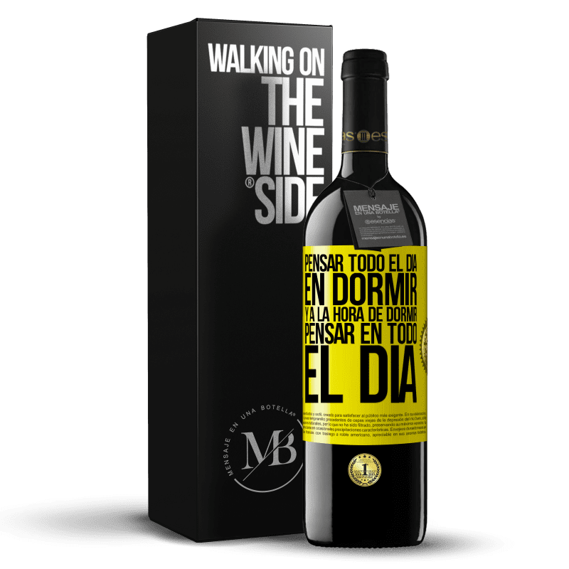 39,95 € Envío gratis | Vino Tinto Edición RED MBE Reserva Pensar todo el día en dormir y a la hora de dormir pensar en todo el día Etiqueta Amarilla. Etiqueta personalizable Reserva 12 Meses Cosecha 2014 Tempranillo