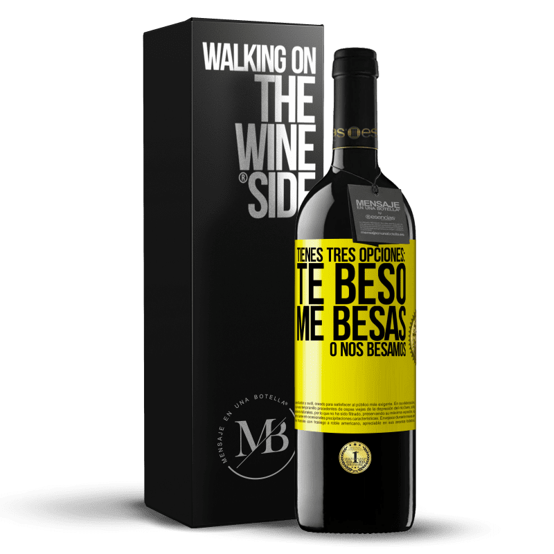 39,95 € Envío gratis | Vino Tinto Edición RED MBE Reserva Tienes tres opciones: te beso, me besas o nos besamos Etiqueta Amarilla. Etiqueta personalizable Reserva 12 Meses Cosecha 2014 Tempranillo