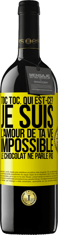 39,95 € | Vin rouge Édition RED MBE Réserve Toc Toc. Qui est-ce? Je suis l'amour de ta vie. Impossible, le chocolat ne parle pas Étiquette Jaune. Étiquette personnalisable Réserve 12 Mois Récolte 2016 Tempranillo