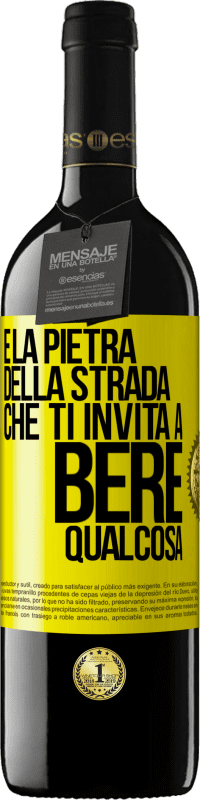 Spedizione Gratuita | Vino rosso Edizione RED MBE Riserva E la pietra della strada che ti invita a bere qualcosa Etichetta Gialla. Etichetta personalizzabile Riserva 12 Mesi Raccogliere 2014 Tempranillo