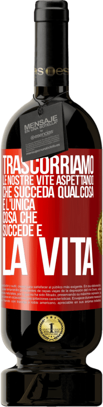 49,95 € Spedizione Gratuita | Vino rosso Edizione Premium MBS® Riserva Trascorriamo le nostre vite aspettando che succeda qualcosa e l'unica cosa che succede è la vita Etichetta Rossa. Etichetta personalizzabile Riserva 12 Mesi Raccogliere 2016 Tempranillo