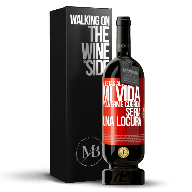 49,95 € Envío gratis | Vino Tinto Edición Premium MBS® Reserva A estas alturas de mi vida volverme cuerdo sería una locura Etiqueta Roja. Etiqueta personalizable Reserva 12 Meses Cosecha 2015 Tempranillo