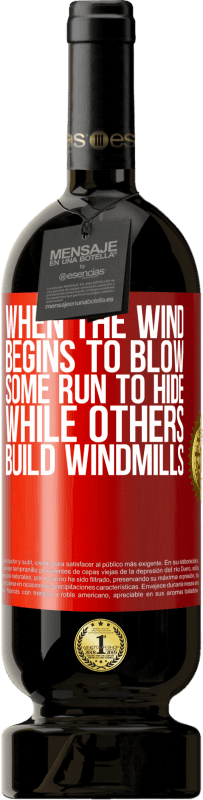 49,95 € | 赤ワイン プレミアム版 MBS® 予約する 風が吹くと、隠れようとする人もいれば、風車を作る人もいます 赤いタグ. カスタマイズ可能なラベル 予約する 12 月 収穫 2014 Tempranillo