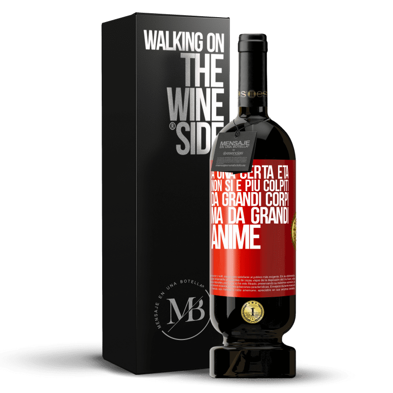 49,95 € Spedizione Gratuita | Vino rosso Edizione Premium MBS® Riserva A una certa età non si è più colpiti da grandi corpi, ma da grandi anime Etichetta Rossa. Etichetta personalizzabile Riserva 12 Mesi Raccogliere 2015 Tempranillo