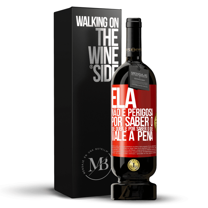 49,95 € Envio grátis | Vinho tinto Edição Premium MBS® Reserva Ela não é perigosa por saber o que quer, é por saber o que vale a pena Etiqueta Vermelha. Etiqueta personalizável Reserva 12 Meses Colheita 2015 Tempranillo