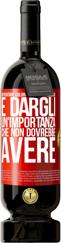 49,95 € Spedizione Gratuita | Vino rosso Edizione Premium MBS® Riserva Affrontare coloro che non lo meritano è dargli un'importanza che non dovrebbe avere Etichetta Rossa. Etichetta personalizzabile Riserva 12 Mesi Raccogliere 2016 Tempranillo