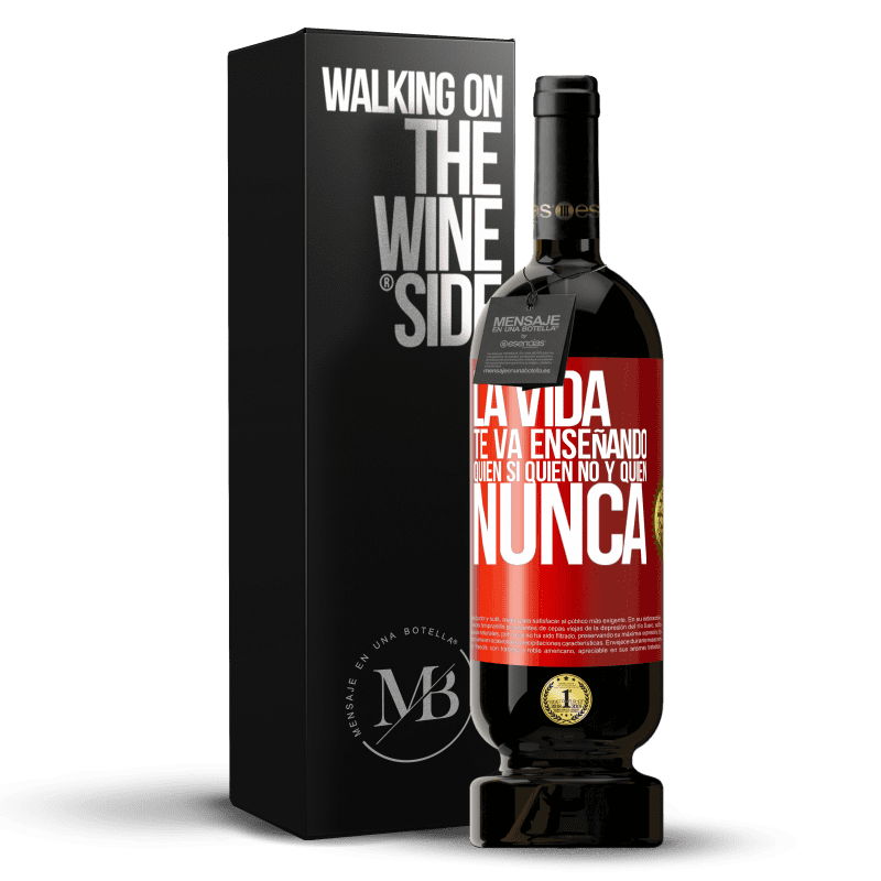 49,95 € Envío gratis | Vino Tinto Edición Premium MBS® Reserva La vida te va enseñando quién sí, quién no y quién nunca Etiqueta Roja. Etiqueta personalizable Reserva 12 Meses Cosecha 2016 Tempranillo