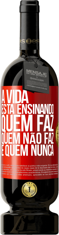 Envio grátis | Vinho tinto Edição Premium MBS® Reserva A vida está ensinando quem faz, quem não faz e quem nunca Etiqueta Vermelha. Etiqueta personalizável Reserva 12 Meses Colheita 2014 Tempranillo