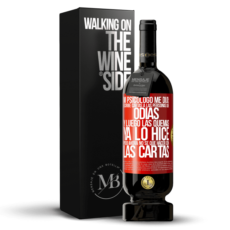 49,95 € Envío gratis | Vino Tinto Edición Premium MBS® Reserva Mi psicólogo me dijo: escribe cartas a las personas que odias y luego las quemas. Ya lo hice, pero ahora no sé qué hacer con Etiqueta Roja. Etiqueta personalizable Reserva 12 Meses Cosecha 2014 Tempranillo