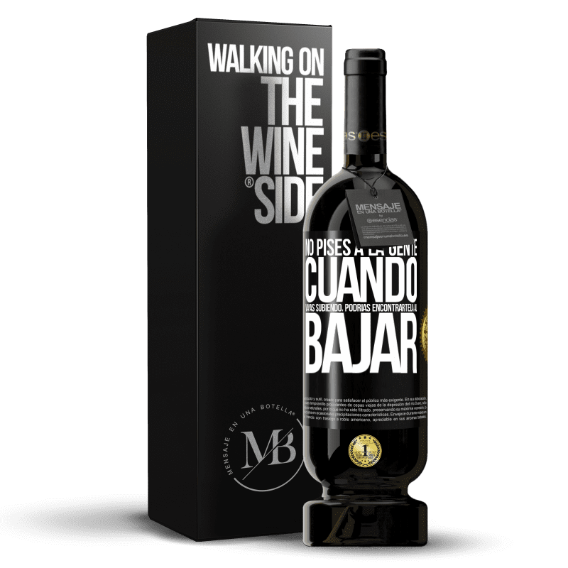 49,95 € Envío gratis | Vino Tinto Edición Premium MBS® Reserva No pises a la gente cuando vayas subiendo, podrías encontrártela al bajar Etiqueta Negra. Etiqueta personalizable Reserva 12 Meses Cosecha 2015 Tempranillo