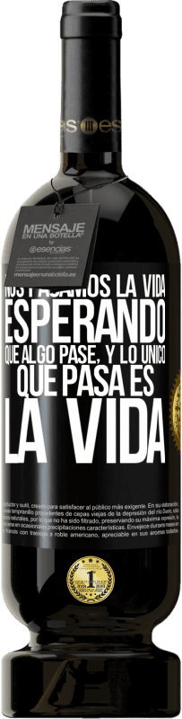 49,95 € Envío gratis | Vino Tinto Edición Premium MBS® Reserva Nos pasamos la vida esperando que algo pase, y lo único que pasa es la vida Etiqueta Negra. Etiqueta personalizable Reserva 12 Meses Cosecha 2016 Tempranillo