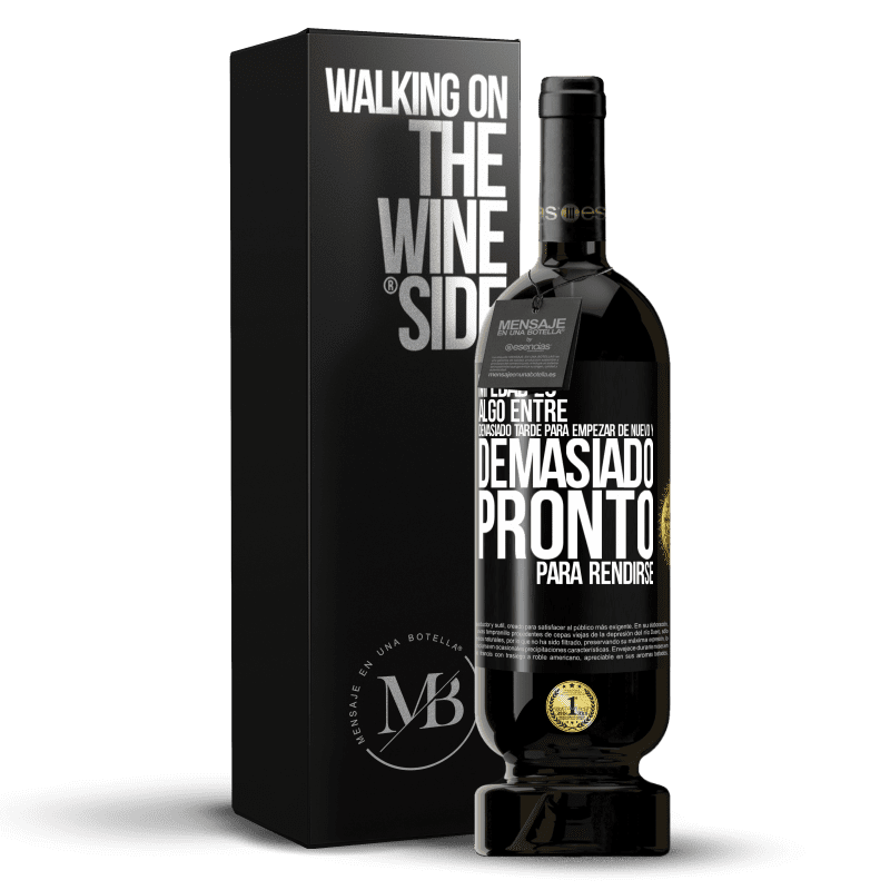 49,95 € Envío gratis | Vino Tinto Edición Premium MBS® Reserva Mi edad es algo entre… Demasiado tarde para empezar de nuevo y… demasiado pronto para rendirse Etiqueta Negra. Etiqueta personalizable Reserva 12 Meses Cosecha 2015 Tempranillo