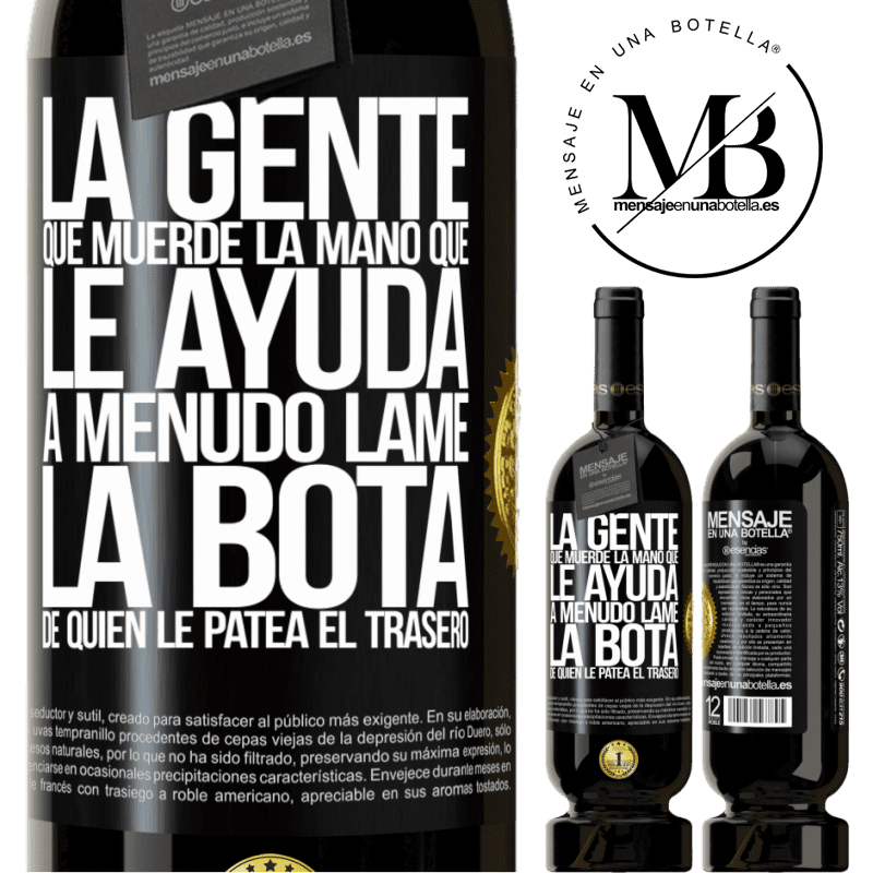 39,95 € Envío gratis | Vino Tinto Edición Premium MBS® Reserva La gente que muerde la mano que le ayuda, a menudo lame la bota de quien le patea el trasero Etiqueta Negra. Etiqueta personalizable Reserva 12 Meses Cosecha 2015 Tempranillo
