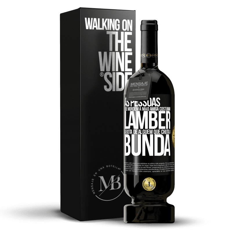 49,95 € Envio grátis | Vinho tinto Edição Premium MBS® Reserva As pessoas que mordem a mão amiga costumam lamber a bota de alguém que chuta a bunda Etiqueta Preta. Etiqueta personalizável Reserva 12 Meses Colheita 2015 Tempranillo