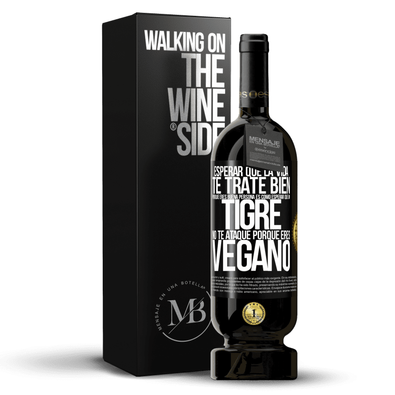 49,95 € Envío gratis | Vino Tinto Edición Premium MBS® Reserva Esperar que la vida te trate bien porque eres buena persona es como esperar que un tigre no te ataque porque eres vegano Etiqueta Negra. Etiqueta personalizable Reserva 12 Meses Cosecha 2016 Tempranillo