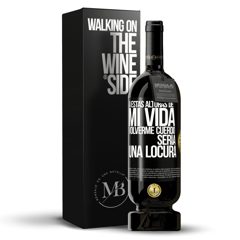 49,95 € Envío gratis | Vino Tinto Edición Premium MBS® Reserva A estas alturas de mi vida volverme cuerdo sería una locura Etiqueta Negra. Etiqueta personalizable Reserva 12 Meses Cosecha 2015 Tempranillo