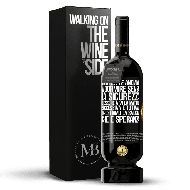 49,95 € Spedizione Gratuita | Vino rosso Edizione Premium MBS® Riserva Ogni notte andiamo a dormire senza la sicurezza di essere vivi la mattina successiva e tuttavia impostiamo la sveglia. CHE È Etichetta Nera. Etichetta personalizzabile Riserva 12 Mesi Raccogliere 2016 Tempranillo