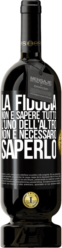 49,95 € Spedizione Gratuita | Vino rosso Edizione Premium MBS® Riserva La fiducia non è sapere tutto l'uno dell'altro. Non è necessario saperlo Etichetta Nera. Etichetta personalizzabile Riserva 12 Mesi Raccogliere 2014 Tempranillo