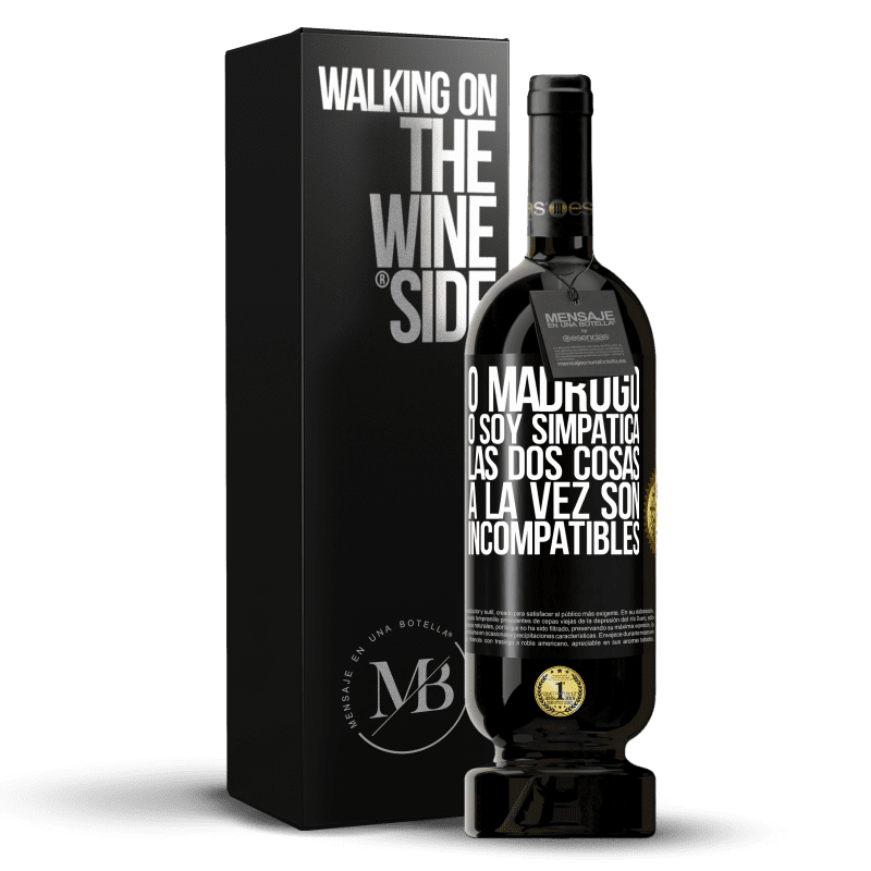 49,95 € Envío gratis | Vino Tinto Edición Premium MBS® Reserva O madrugo o soy simpática, las dos cosas a la vez son incompatibles Etiqueta Negra. Etiqueta personalizable Reserva 12 Meses Cosecha 2015 Tempranillo