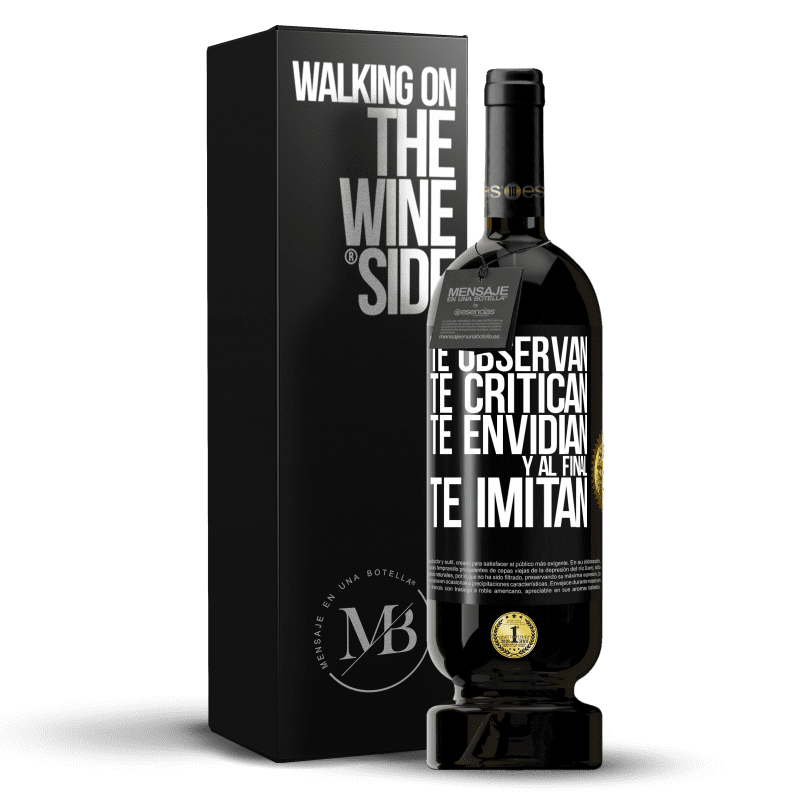 49,95 € Envío gratis | Vino Tinto Edición Premium MBS® Reserva Te observan, te critican, te envidian… y al final, te imitan Etiqueta Negra. Etiqueta personalizable Reserva 12 Meses Cosecha 2016 Tempranillo