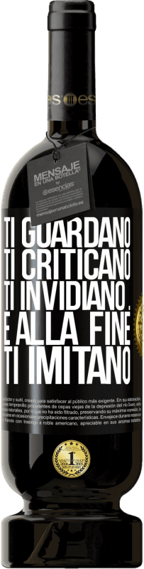 49,95 € Spedizione Gratuita | Vino rosso Edizione Premium MBS® Riserva Ti guardano, ti criticano, ti invidiano ... e alla fine ti imitano Etichetta Nera. Etichetta personalizzabile Riserva 12 Mesi Raccogliere 2014 Tempranillo