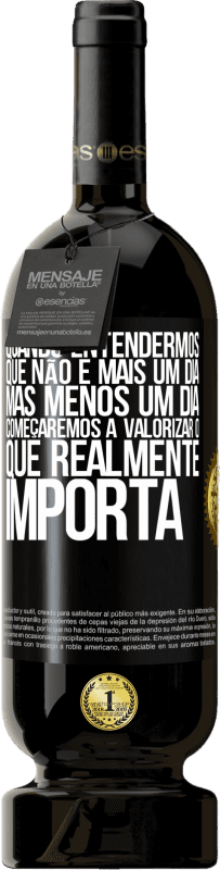 49,95 € | Vinho tinto Edição Premium MBS® Reserva Quando entendermos que não é mais um dia, mas menos um dia, começaremos a valorizar o que realmente importa Etiqueta Preta. Etiqueta personalizável Reserva 12 Meses Colheita 2016 Tempranillo