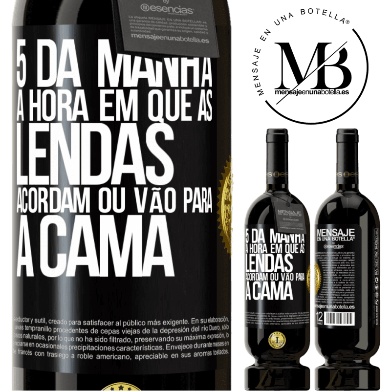 49,95 € Envio grátis | Vinho tinto Edição Premium MBS® Reserva 5 da manhã A hora em que as lendas acordam ou vão para a cama Etiqueta Preta. Etiqueta personalizável Reserva 12 Meses Colheita 2015 Tempranillo