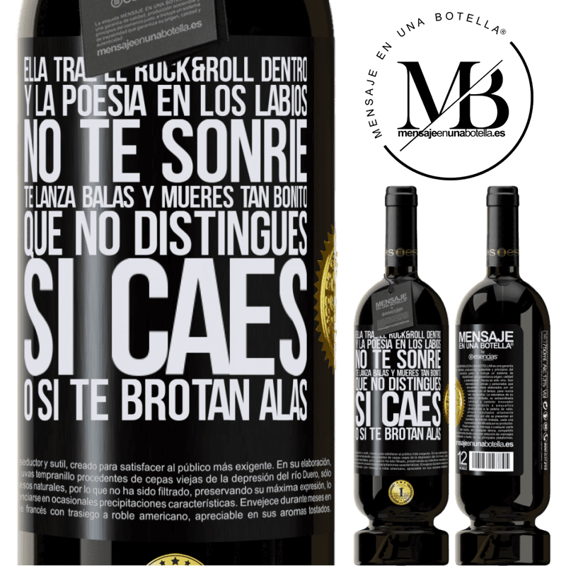 49,95 € Envío gratis | Vino Tinto Edición Premium MBS® Reserva Ella trae el Rock&Roll dentro y la poesía en los labios. No te sonríe, te lanza balas, y mueres tan bonito, que no Etiqueta Negra. Etiqueta personalizable Reserva 12 Meses Cosecha 2016 Tempranillo