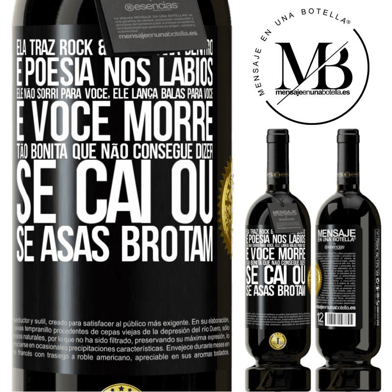 49,95 € Envio grátis | Vinho tinto Edição Premium MBS® Reserva Ela traz Rock & Roll para dentro e poesia nos lábios. Ele não sorri para você, ele lança balas para você e você morre tão Etiqueta Preta. Etiqueta personalizável Reserva 12 Meses Colheita 2014 Tempranillo