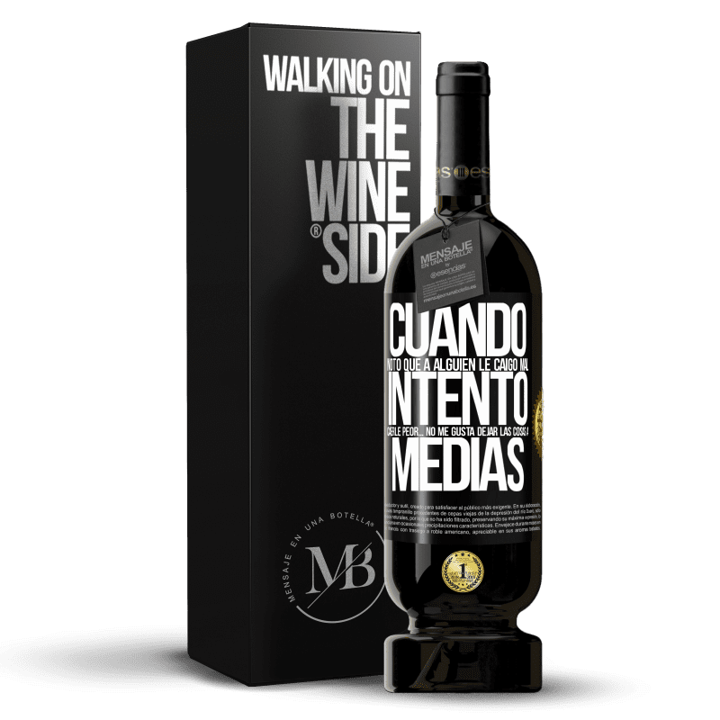 49,95 € Envío gratis | Vino Tinto Edición Premium MBS® Reserva Cuando noto que a alguien le caigo mal, intento caerle peor... no me gusta dejar las cosas a medias Etiqueta Negra. Etiqueta personalizable Reserva 12 Meses Cosecha 2015 Tempranillo