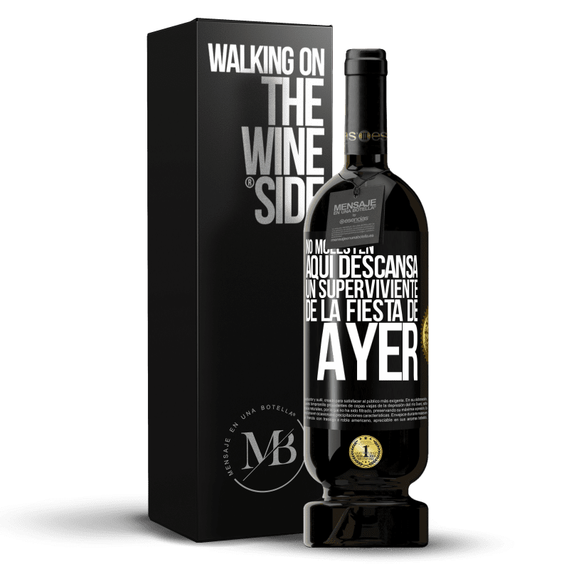 49,95 € Envío gratis | Vino Tinto Edición Premium MBS® Reserva No molesten. Aquí descansa un superviviente de la fiesta de ayer Etiqueta Negra. Etiqueta personalizable Reserva 12 Meses Cosecha 2015 Tempranillo