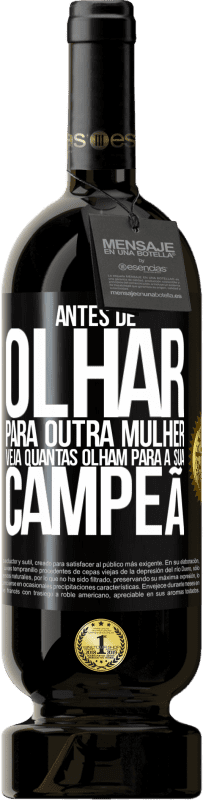 49,95 € | Vinho tinto Edição Premium MBS® Reserva Antes de olhar para outra mulher veja quantas olham para a sua campeã Etiqueta Preta. Etiqueta personalizável Reserva 12 Meses Colheita 2015 Tempranillo