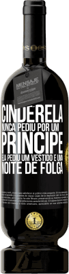 49,95 € Envio grátis | Vinho tinto Edição Premium MBS® Reserva Cinderela nunca pediu por um príncipe. Ela pediu um vestido e uma noite de folga Etiqueta Preta. Etiqueta personalizável Reserva 12 Meses Colheita 2015 Tempranillo