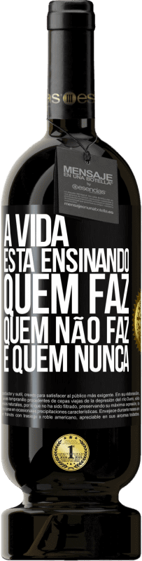 49,95 € Envio grátis | Vinho tinto Edição Premium MBS® Reserva A vida está ensinando quem faz, quem não faz e quem nunca Etiqueta Preta. Etiqueta personalizável Reserva 12 Meses Colheita 2016 Tempranillo